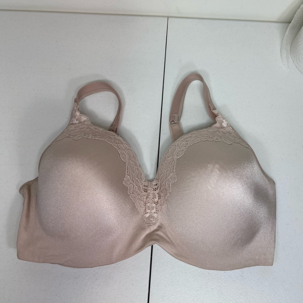 Women’s nude pink lace‎ molded cup padded seamless adjustable strap bra 38DD